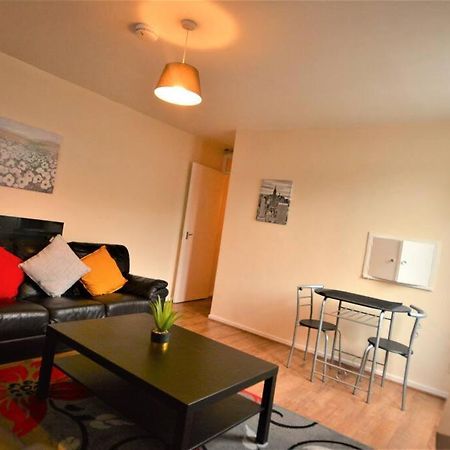 Spacious 2Bedroom Condo With Patio By Excel Centre 런던 외부 사진