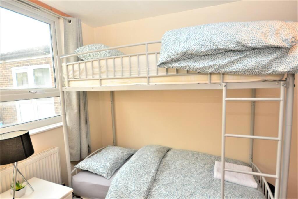 Spacious 2Bedroom Condo With Patio By Excel Centre 런던 외부 사진