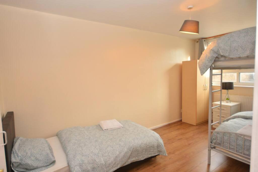 Spacious 2Bedroom Condo With Patio By Excel Centre 런던 외부 사진